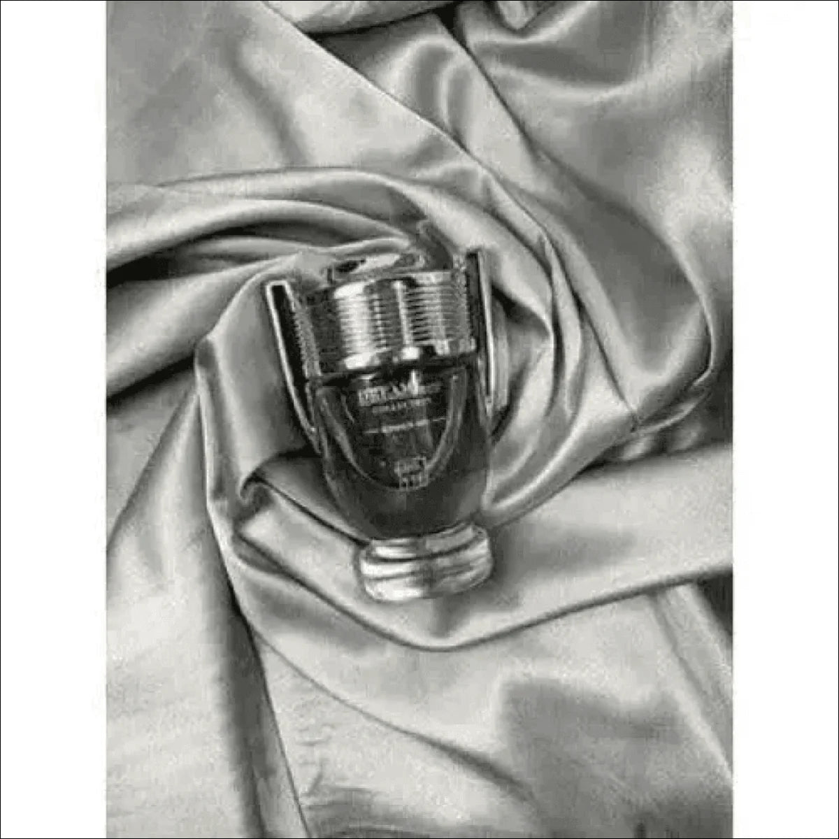 Perfume Invictus Masculino Jm Grife – Frasco em Forma de Troféu com Fragrância Duradoura - Jm Grife