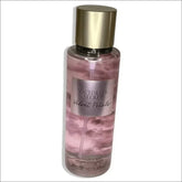 Body Splash Velvet Petals Victoria's Secret - Colônia Floral 250ml com Aloe Vera e Camomila - Jm Grife - body,issues,para,petals,splash,velvet - Jm Grife - Body Splash Velvet Petals Victoria's Secret - Colônia Floral 250ml com Aloe Vera e Camomila