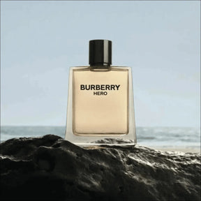 Eau de Toilette Burberry Hero 100ml - Fragrância Amadeirada com Bergamota e Cedro - Jm Grife - Burberry Hero,eau de toilette,fragrância amadeirada,optimized,perfume masculino - Jm Grife - Eau de Toilette Burberry Hero 100ml - Fragrância Amadeirada com Bergamota e Cedro