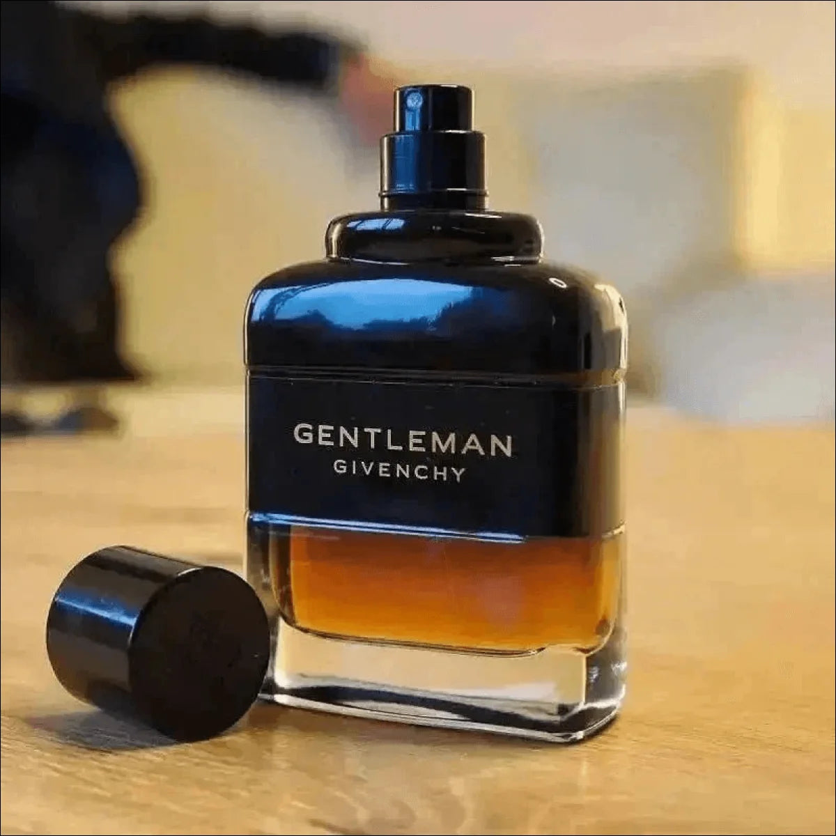 Frasco do Perfume Gentleman Givenchy Reserve Privée Floral Amadeirado - Jm Grife