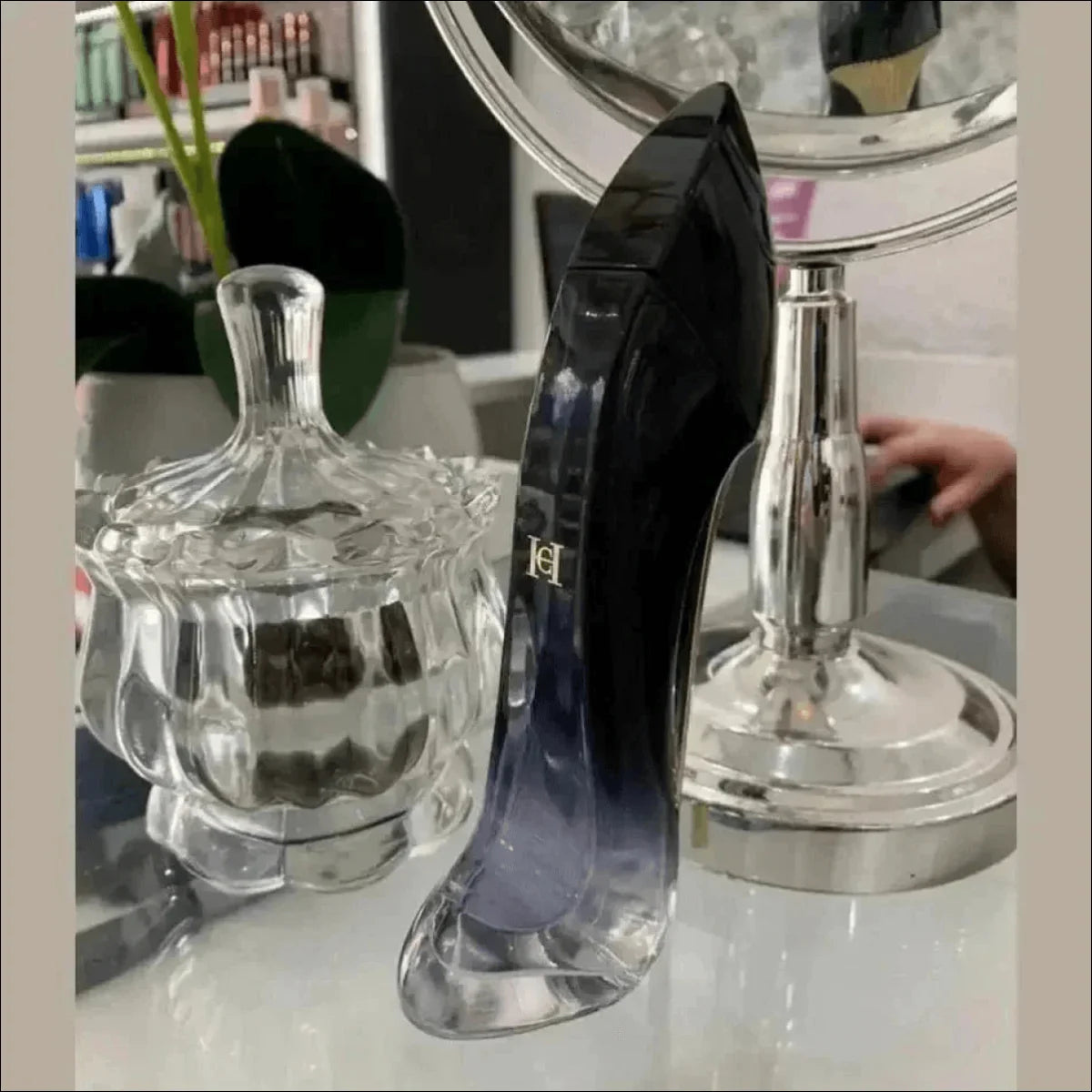 Frasco de Perfume Good Girl Carolina Herrera em Forma de Sapato - Jm Grife