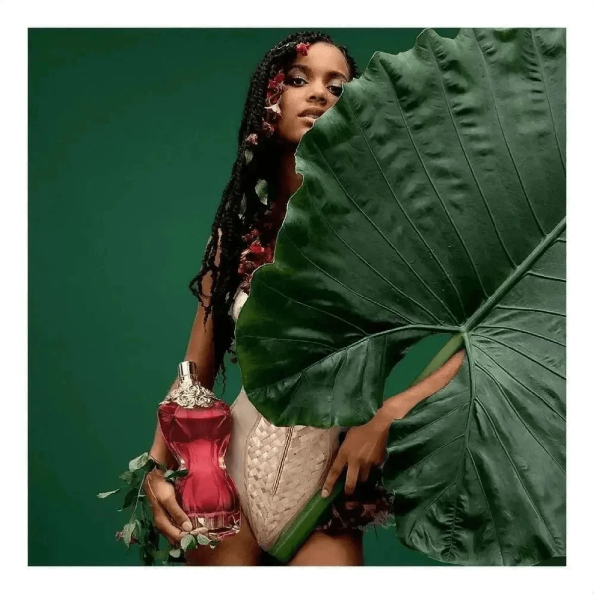 Perfume Belle Jean Paul Gaultier em frasco de torso vermelho - Jm Grife