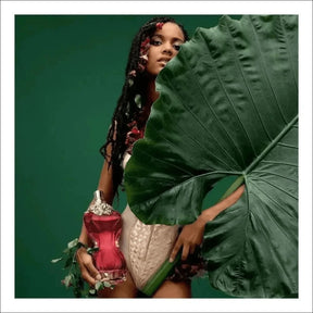 Perfume Belle Jean Paul Gaultier em frasco de torso vermelho - Jm Grife