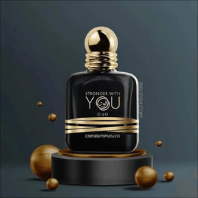 Perfume Emporio Armani Stronger com Frasco Preto e Detalhes Dourados - Jm Grife