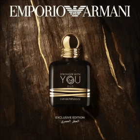 Perfume Emporio Armani Stronger com Frasco Preto e Detalhes Dourados - Jm Grife