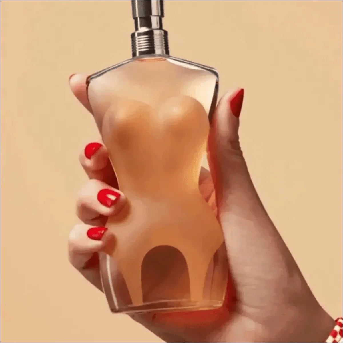 Perfume Jean Paul Gaultier Classique Feminino em Frasco de Pêssego - Jm Grife