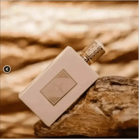 Perfume Rosa Asdaaf Ameerat Al Arab em Frasco e Caixa Exclusivos - Jm Grife